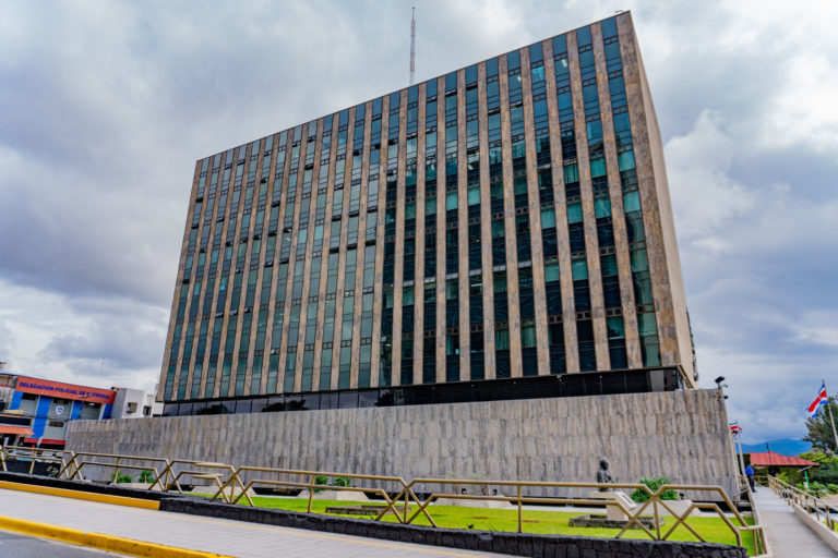 Desprestigiar al juez antes de que llegue el juicio