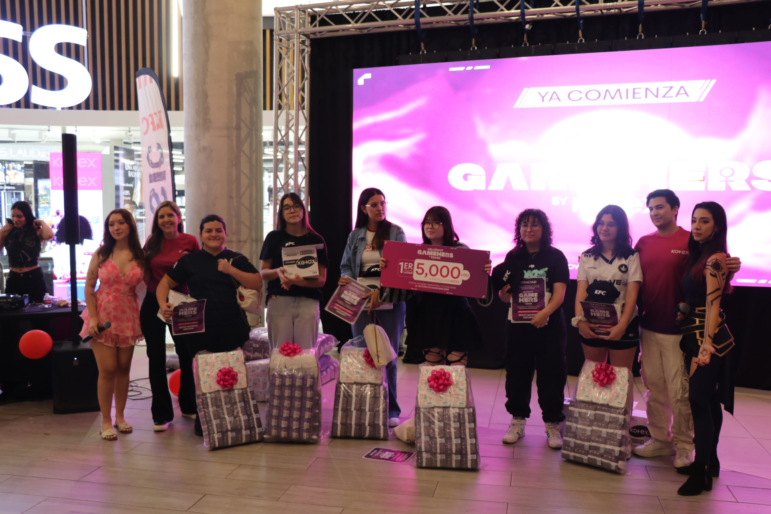 Imagen principal del artículo: Kotex empodera a las mujeres gamers con su primer torneo en Costa Rica: "Gamehers"