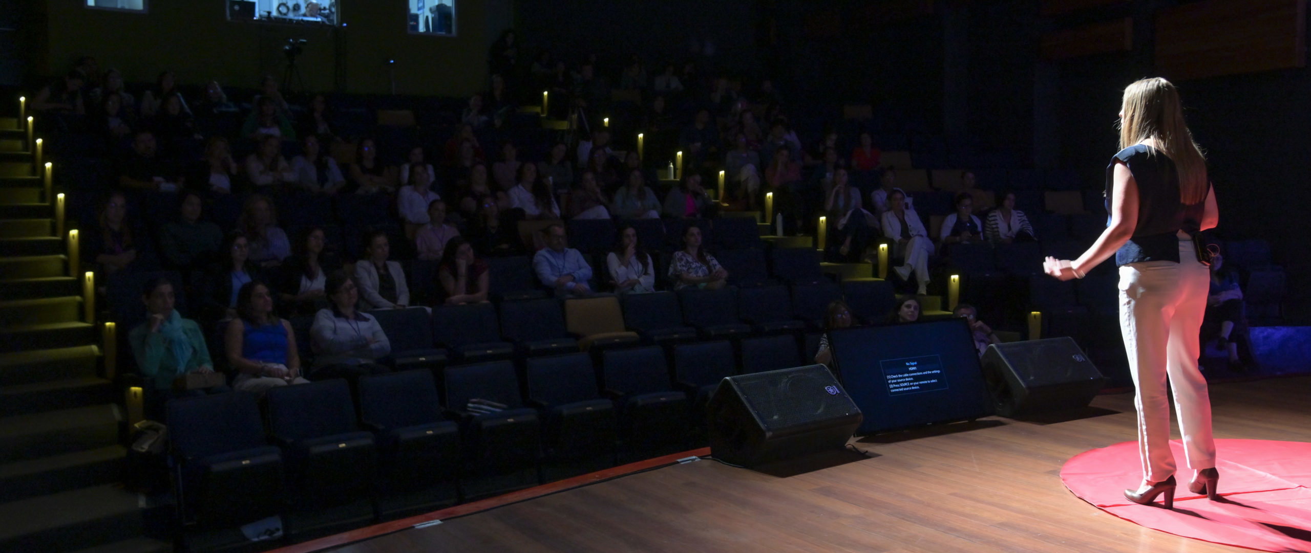 Imagen principal del artículo: Ideas de mujeres para reflexionar y actuar de cara a la inteligencia artificial, la resolución de conflictos y las hormonas