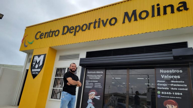 Taekwondista paralímpico Andrés Molina inaugura su propia academia de artes marciales en Cartago