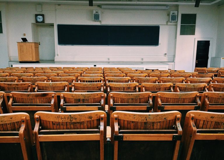 Falencias en perfiles docentes universitarios; experiencia, práctica y realidad