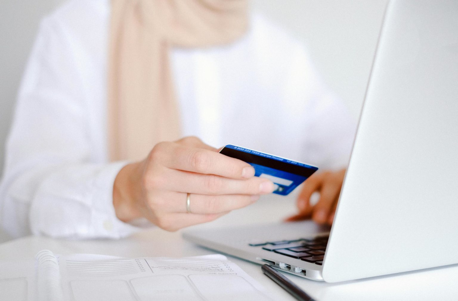 Imagen principal del artículo: El impacto del e-commerce en Costa Rica: Crecimiento económico, generación de empleo y apoyo a las PYMES