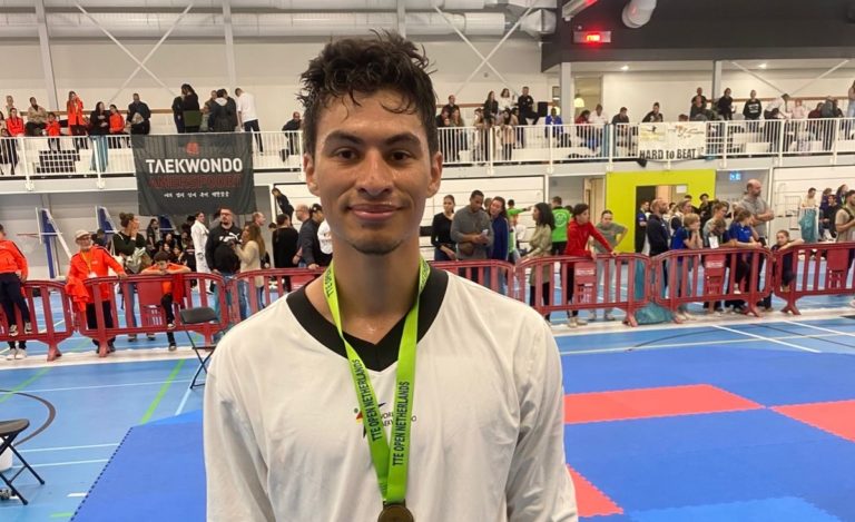 Taekwondista tico Julián Webb gana medalla de oro en el TTE Open de Países Bajos