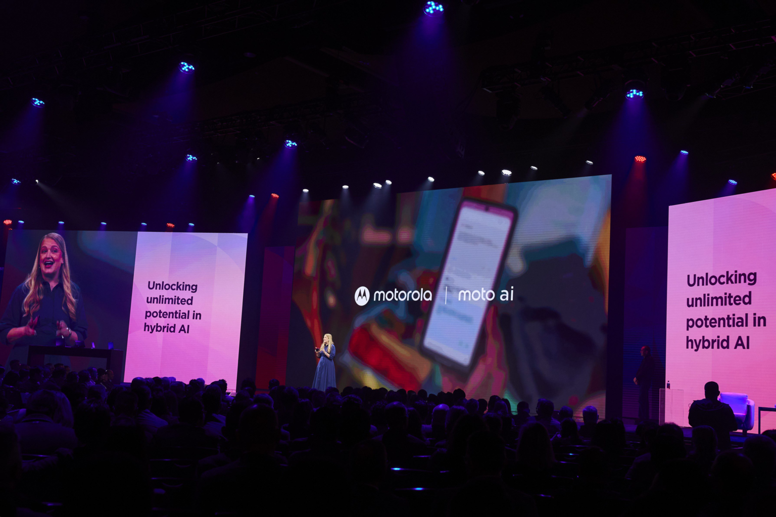 Imagen principal del artículo: Motorola muestra la versatilidad de la Inteligencia artificial del mañana en Lenovo Tech World '24: todas las novedades de moto ai y Large Action Models