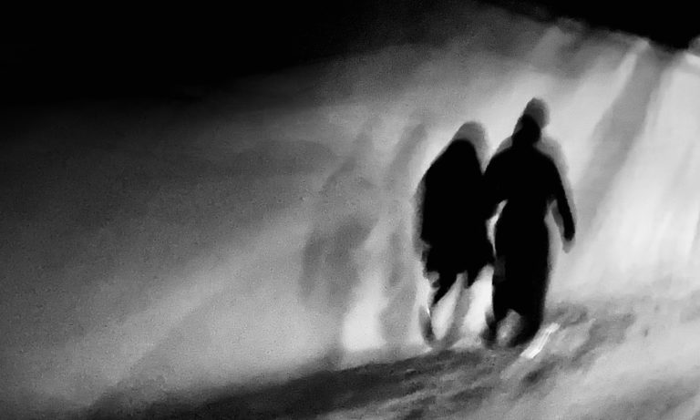 El vicio a la oscuridad: una telaraña de sombras