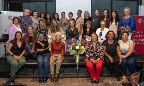 Imagen principal del artículo: Mujeres feministas se unieron para conmemorar el 25N desde la poesía