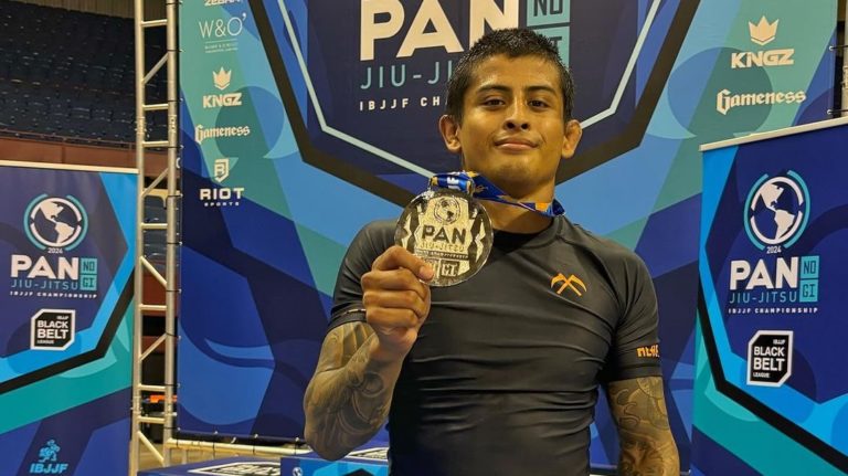 Atleta tico de jiu-jitsu Julián Espinosa se proclama subcampeón panamericano sin kimono