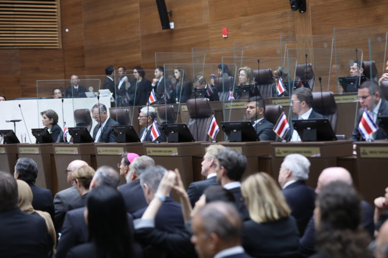 Oficialismo y Nueva República: El imperio contraataca