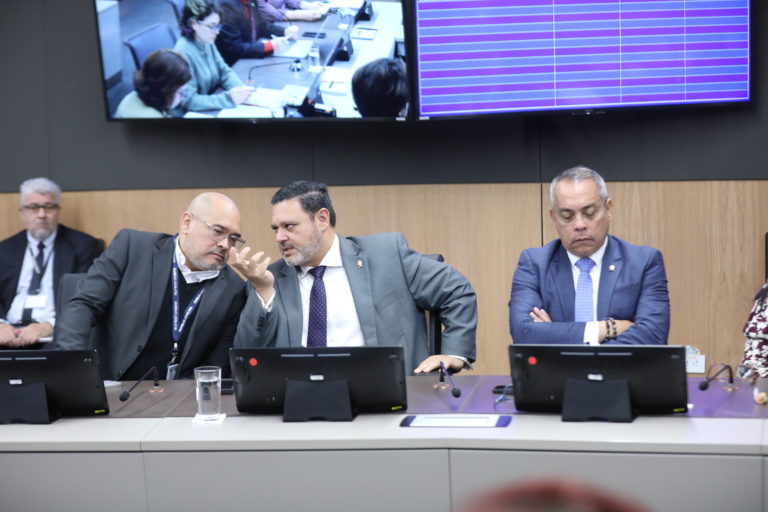 Diputado del PLP propone trasladar la Unidad de Inteligencia Financiera al Banco Central