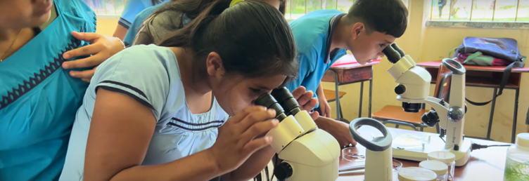 UNED llevó a cabo una jornada científica con estudiantes en el Territorio Indígena Ngäbe-Buglé