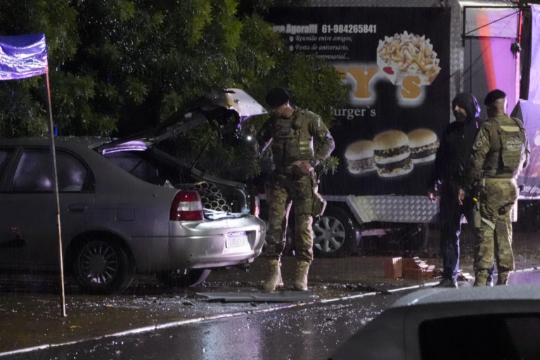 Atentado con explosivos sacude el centro político y de gobierno de Brasil
