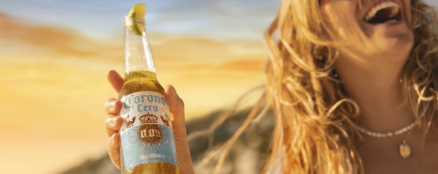 Imagen principal del artículo: AB InBev Costa Rica presenta Corona Cero: la nueva cerveza sin alcohol con el sabor auténtico de Corona Extra