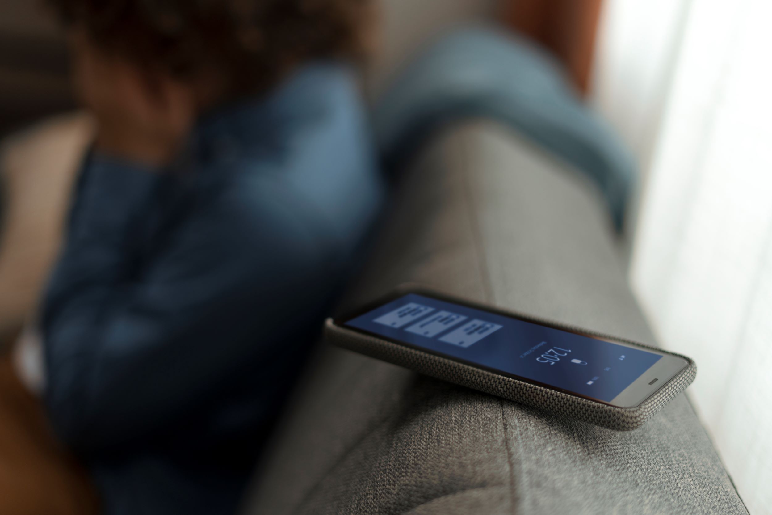 Imagen principal del artículo: Nomofobia: 78% de latinoamericanos manifiesta ansiedad cuando se aleja de su smartphone