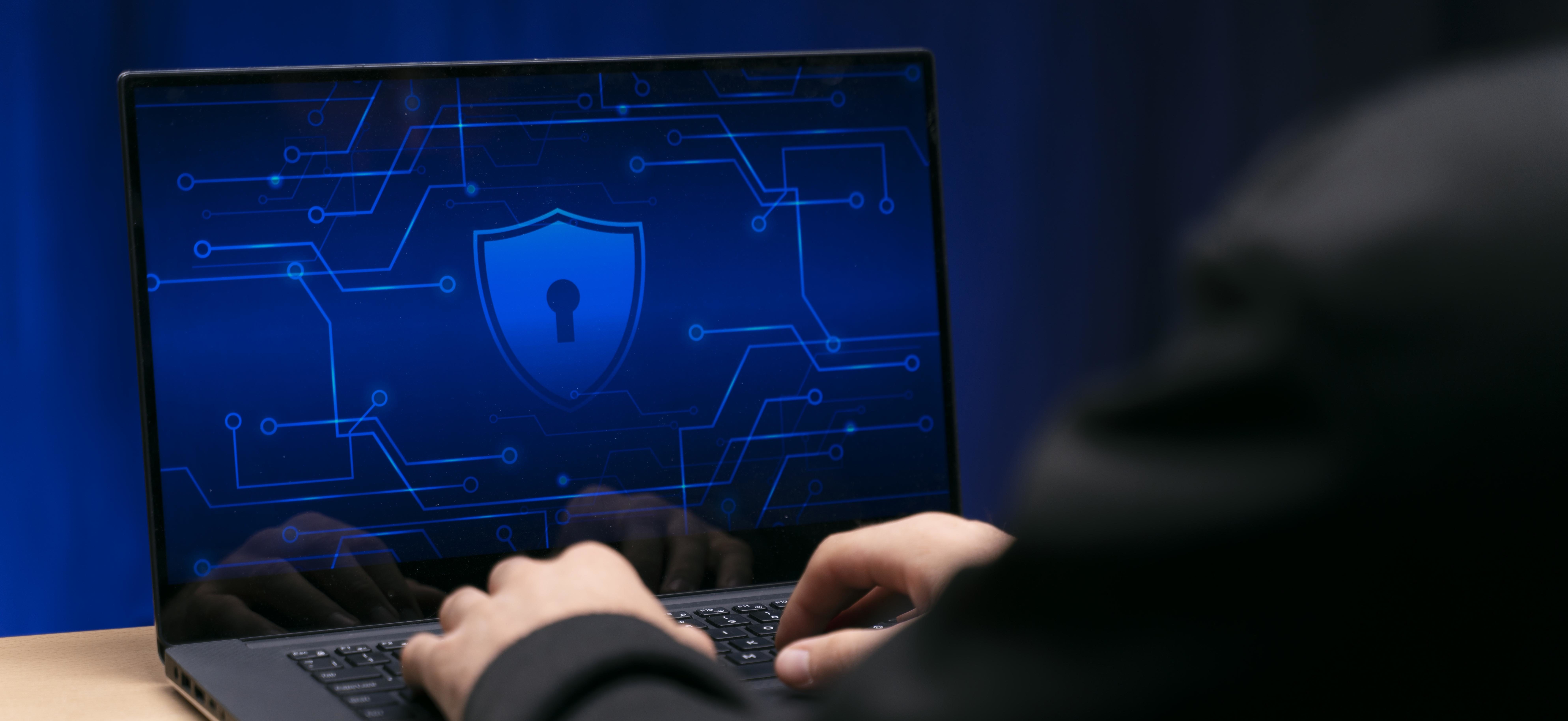 Imagen principal del artículo: Normativas en ciberseguridad: una inversión clave