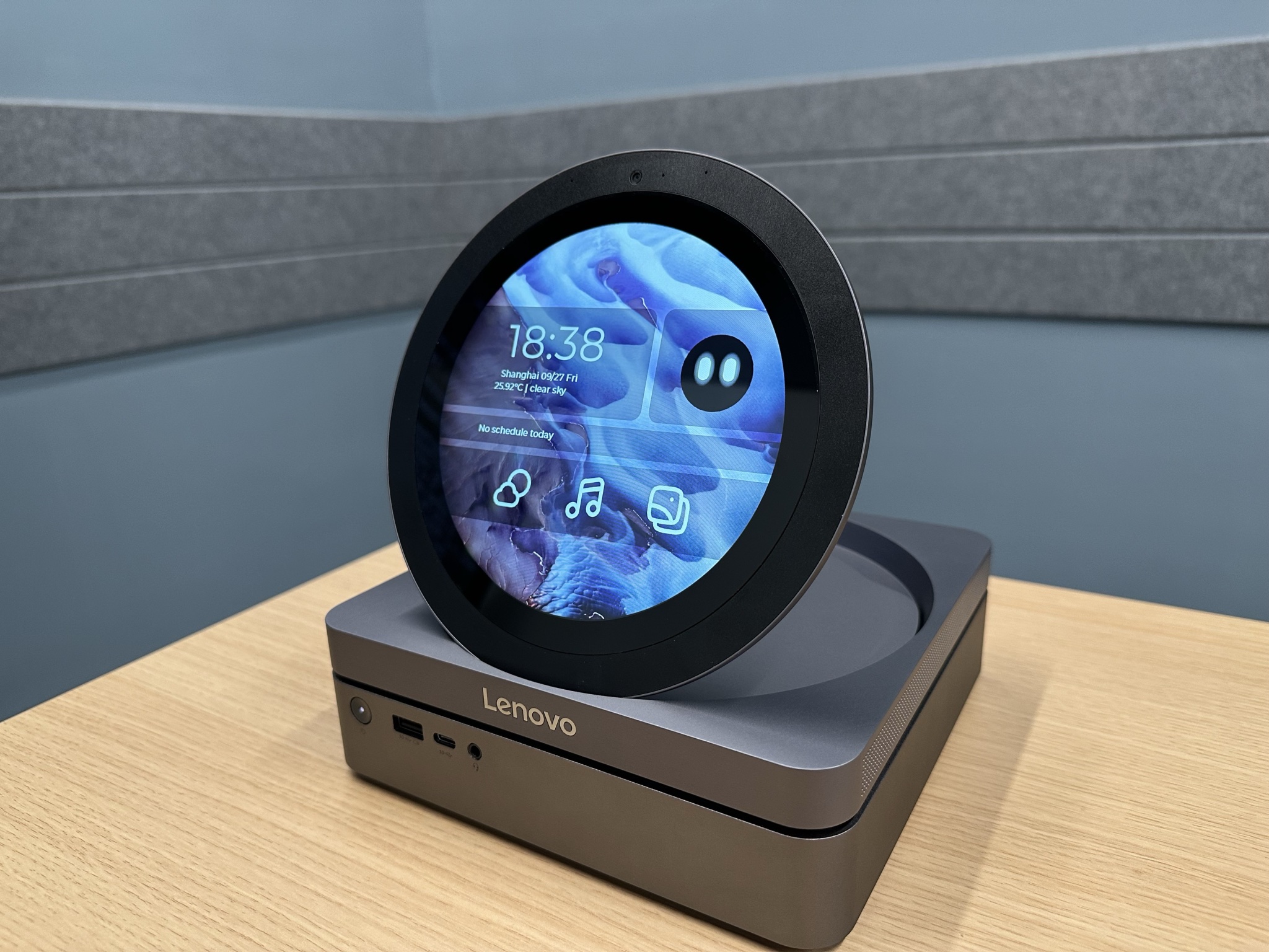 Imagen principal del artículo: Lenovo presenta dispositivos innovadores para mejorar la vida en el hogar y el trabajo