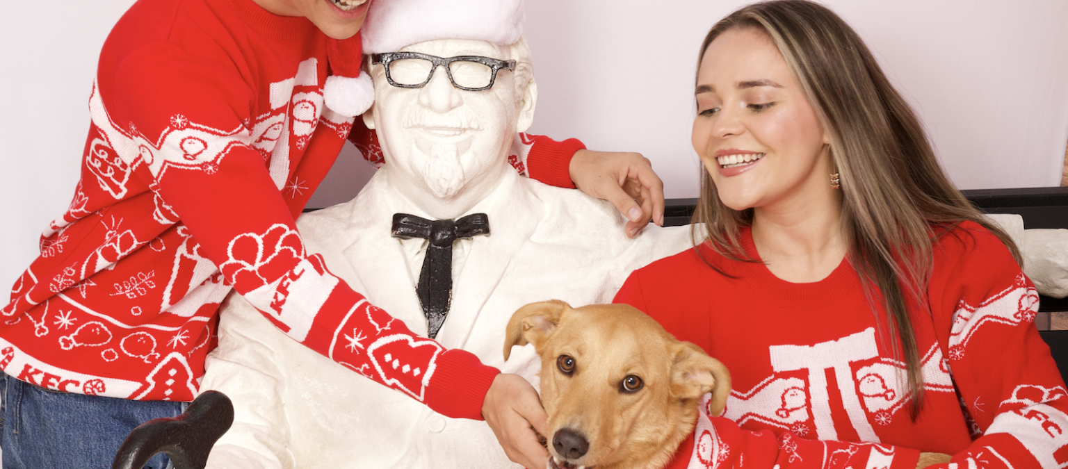 Imagen principal del artículo: KFC Costa Rica celebra la Navidad con Ugly Sweaters y promociones exclusivas