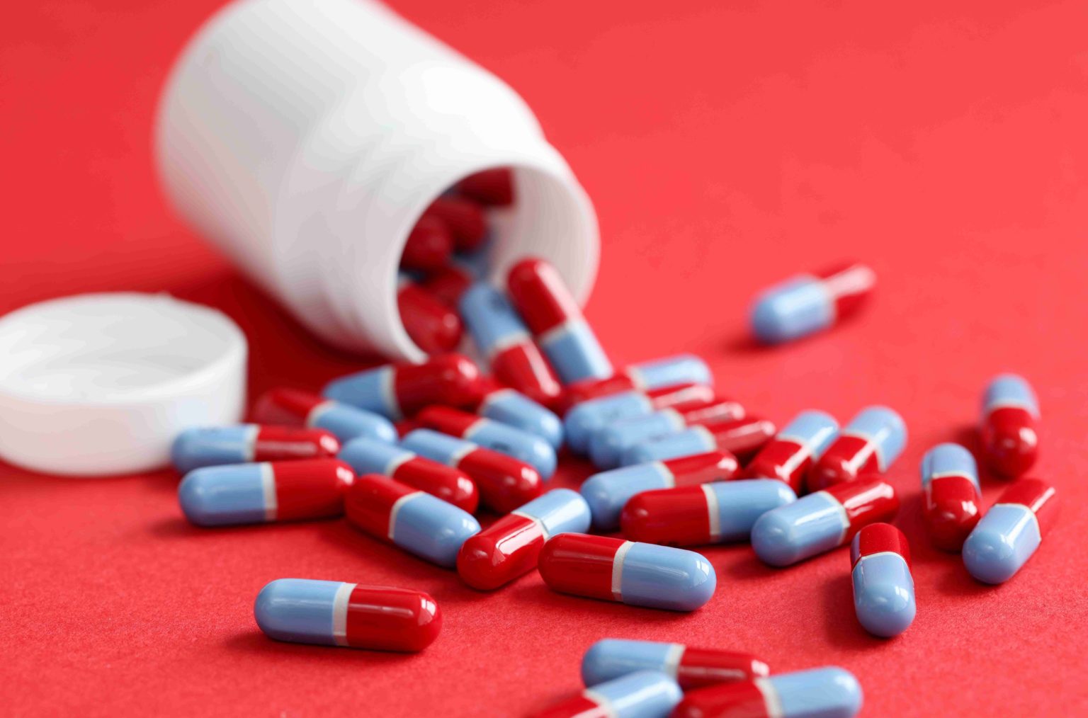 Imagen principal del artículo: Proyecto para fomentar rebaja en precio de medicamentos pasa el primer debate, pero podría ir a Sala IV