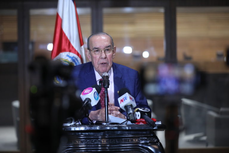 Gobierno decreta Emergencia Nacional, Asamblea capea una bala y el TSE sepulta de nuevo al jaguar