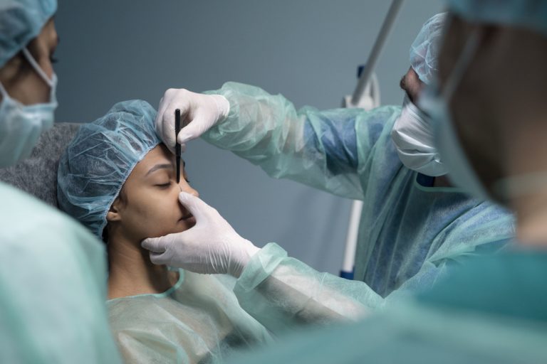 Asociación de médicos alerta por ola de promociones en cirugías plásticas durante el “Viernes Negro”