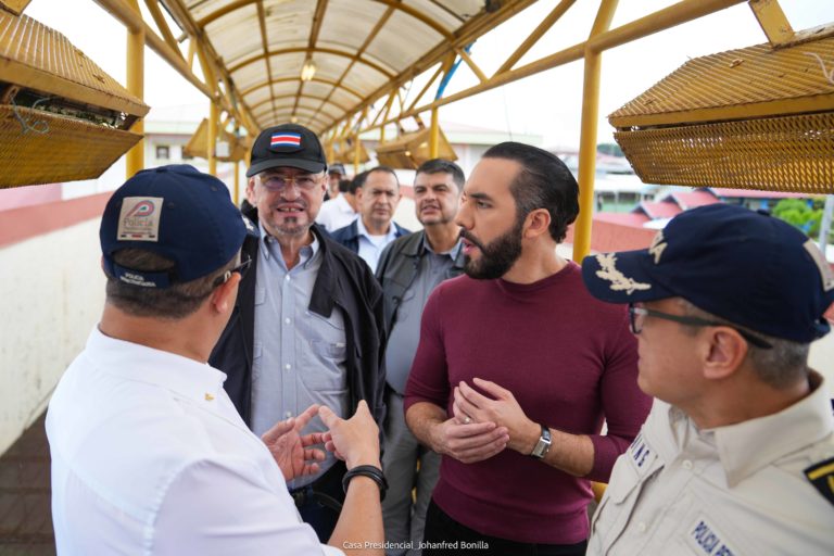 Chaves y las cárceles de Bukele