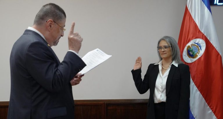 Ejecutivo nombra reemplazo temporal de Marta Esquivel en junta de la CCSS