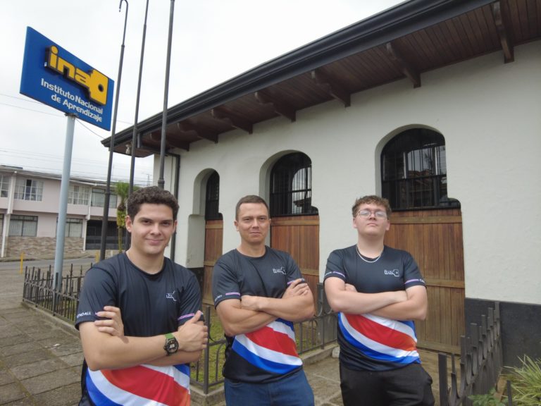 Estudiantes del INA participarán en Olimpiada Mundial de Robótica