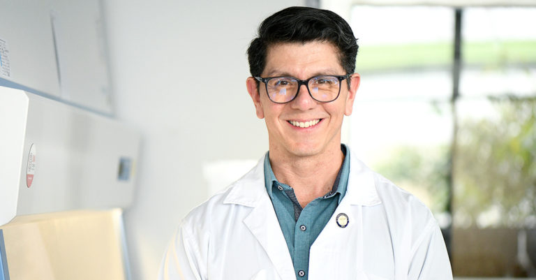 ¡Científico costarricense impulsa descubrimiento para combatir el cáncer de mama!