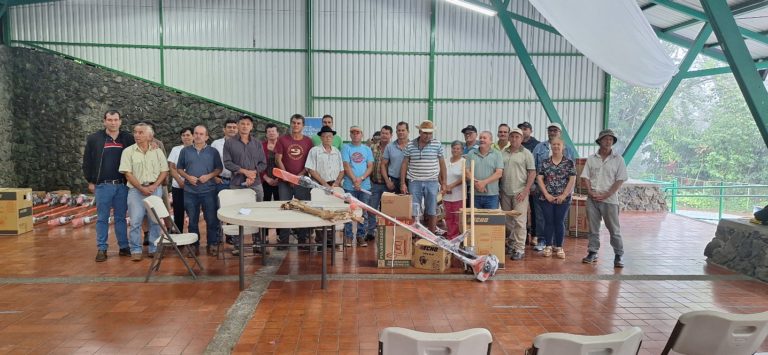 Inder brinda herramientas y equipos agrícolas esenciales para mejorar la calidad de su producción