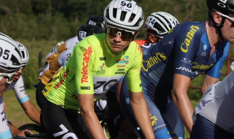 Ciclista palmareño Luis Daniel Oses retiene el liderato de la Vuelta Internacional a Costa Rica 2024