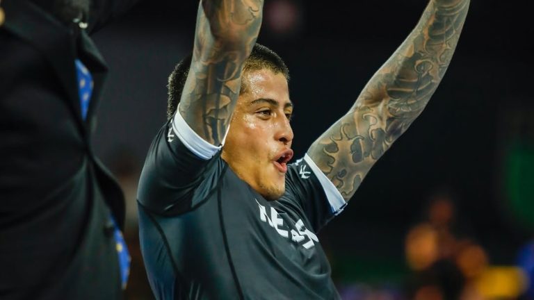 Atleta tico Julián Espinosa logra su primera victoria en el prestigioso evento de jiu-jitsu “Who is Number One”