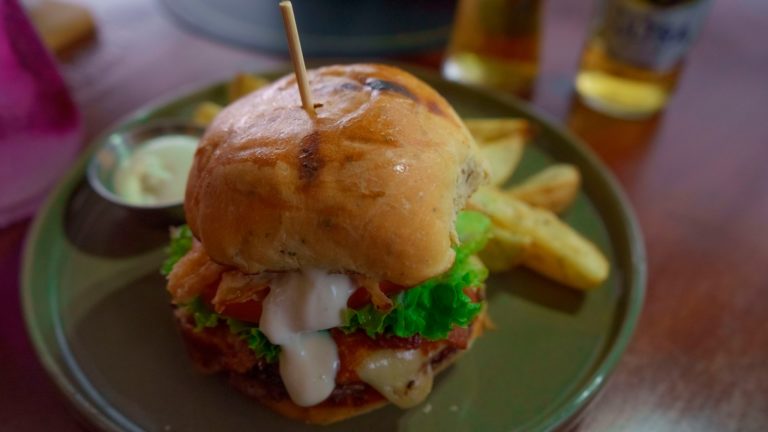 Joven que ganó la lotería años atrás invirtió dinero en su sueño: un restaurante propio