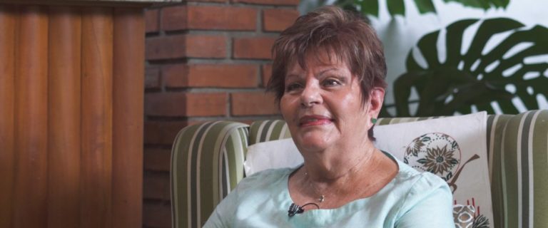 Sandra León Coto fue galardonada como "Química del Año" por sus aportes en la academia, costas y ríos del país