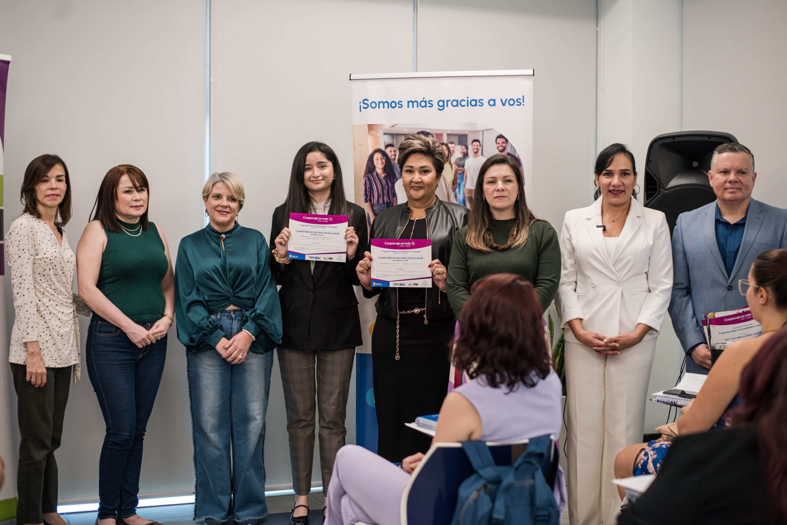Imagen principal del artículo: 83 mujeres se gradúan del Programa Mujer Emprendedora Coopecaja 2024