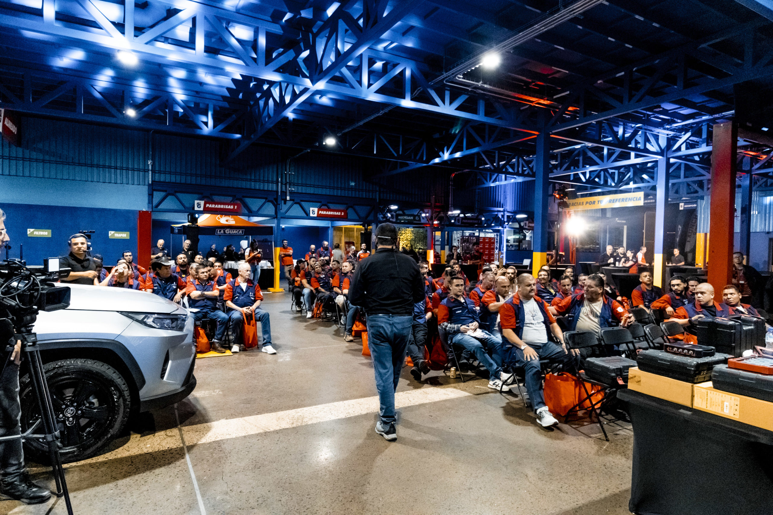 Imagen principal del artículo: Talleristas fortalecen su capacidad técnica y de servicio con tecnología líder para responder a la alta demanda del sector automotriz del país