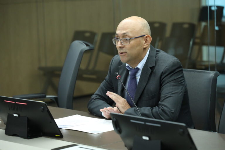 Asamblea ratifica a Juan Andrés Robalino Herrera como nuevo directivo del Banco Central