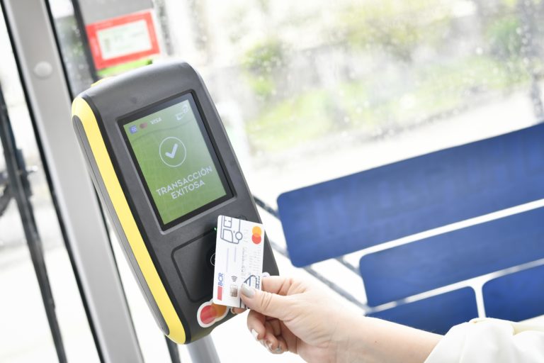 Aprobado en primer debate proyecto de ley que exige cobro electrónico en autobuses