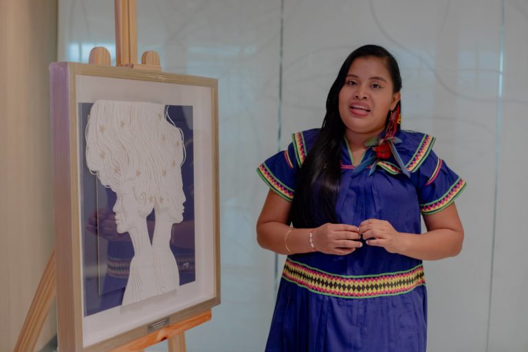 Thalía Jiménez, indígena Ngäbe, recibe premio a la Igualdad de Género de la Unión Europea