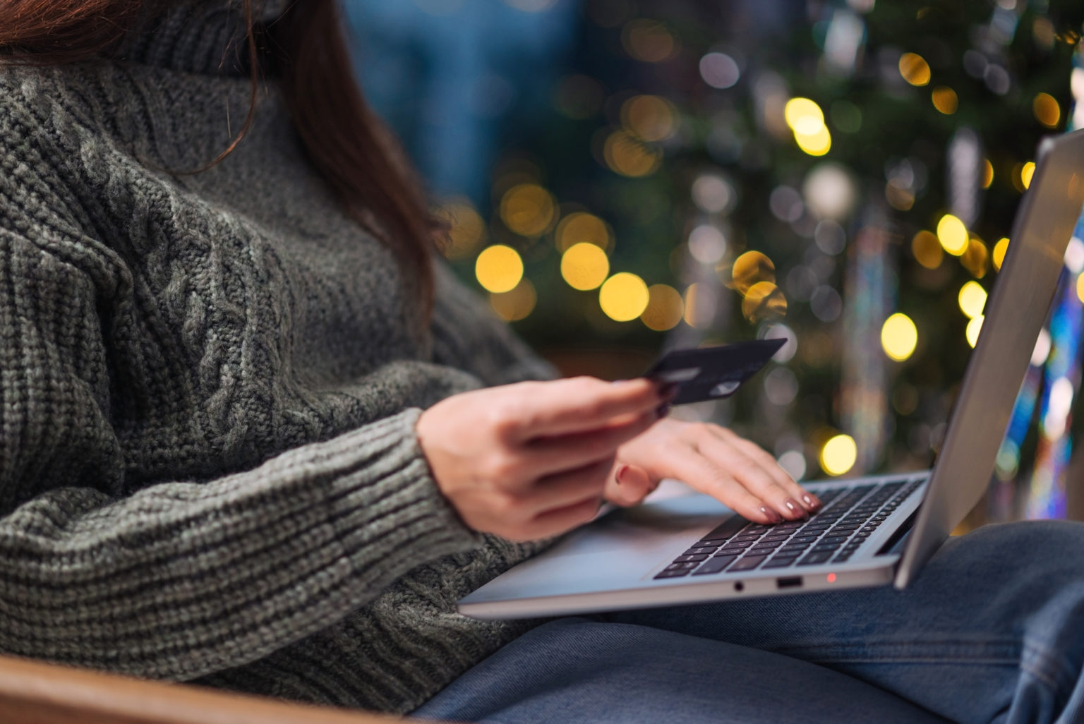 Imagen principal del artículo: Visa bloqueó casi 85% más casos de fraudes sospechosos a nivel mundial este Cyber Monday 2024 en comparación con el año anterior