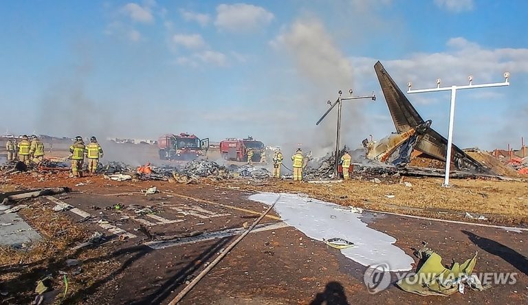 Avión de Jeju Air se estrella en Corea del Sur: al menos 120 muertos tras incendio en el aterrizaje