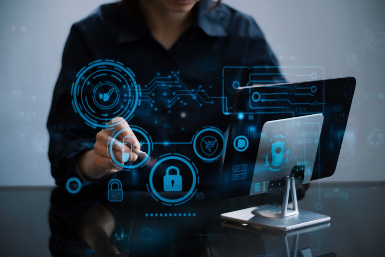 Iniciativa gratuita “Tu Banca a un Clic” capacitará a más de 300 personas adultas mayores