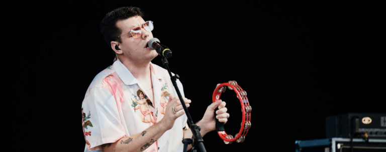 Canción "Al Final" renace con las voces de Sebastián Suñol y Capitán X, como parte del álbum benéfico "Héroes"
