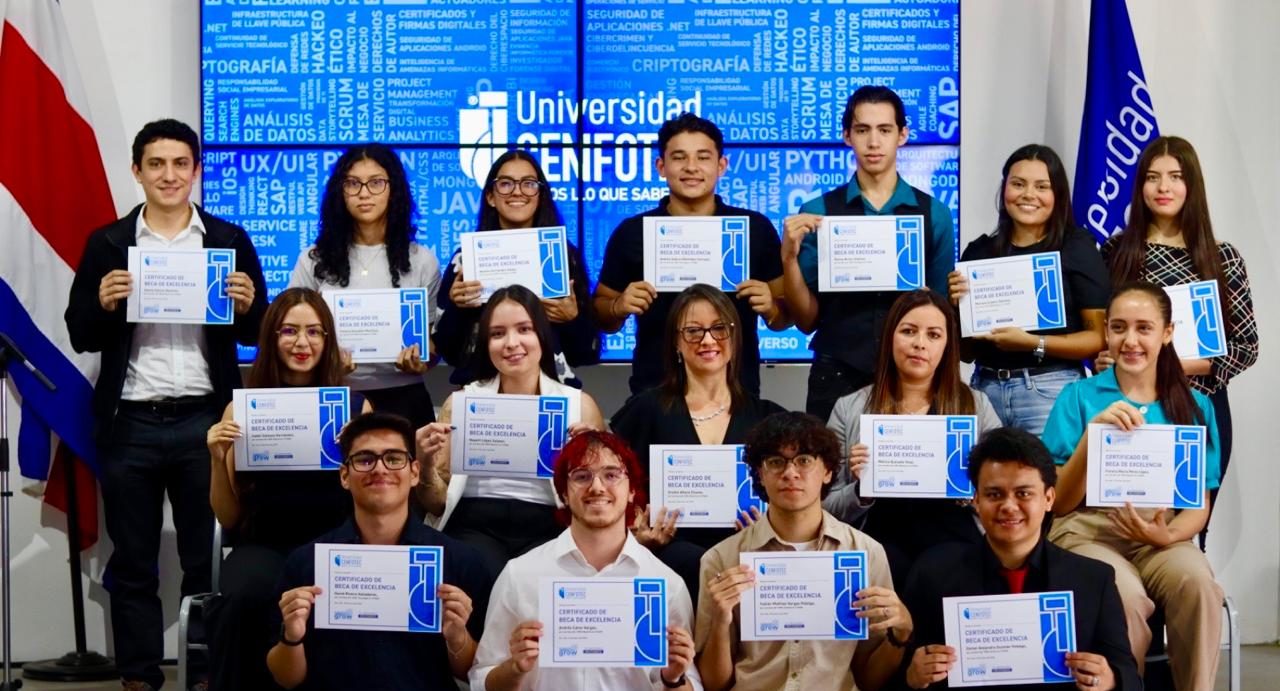 Imagen principal del artículo: 16 estudiantes reciben becas completas para transformar el futuro tecnológico de Costa Rica