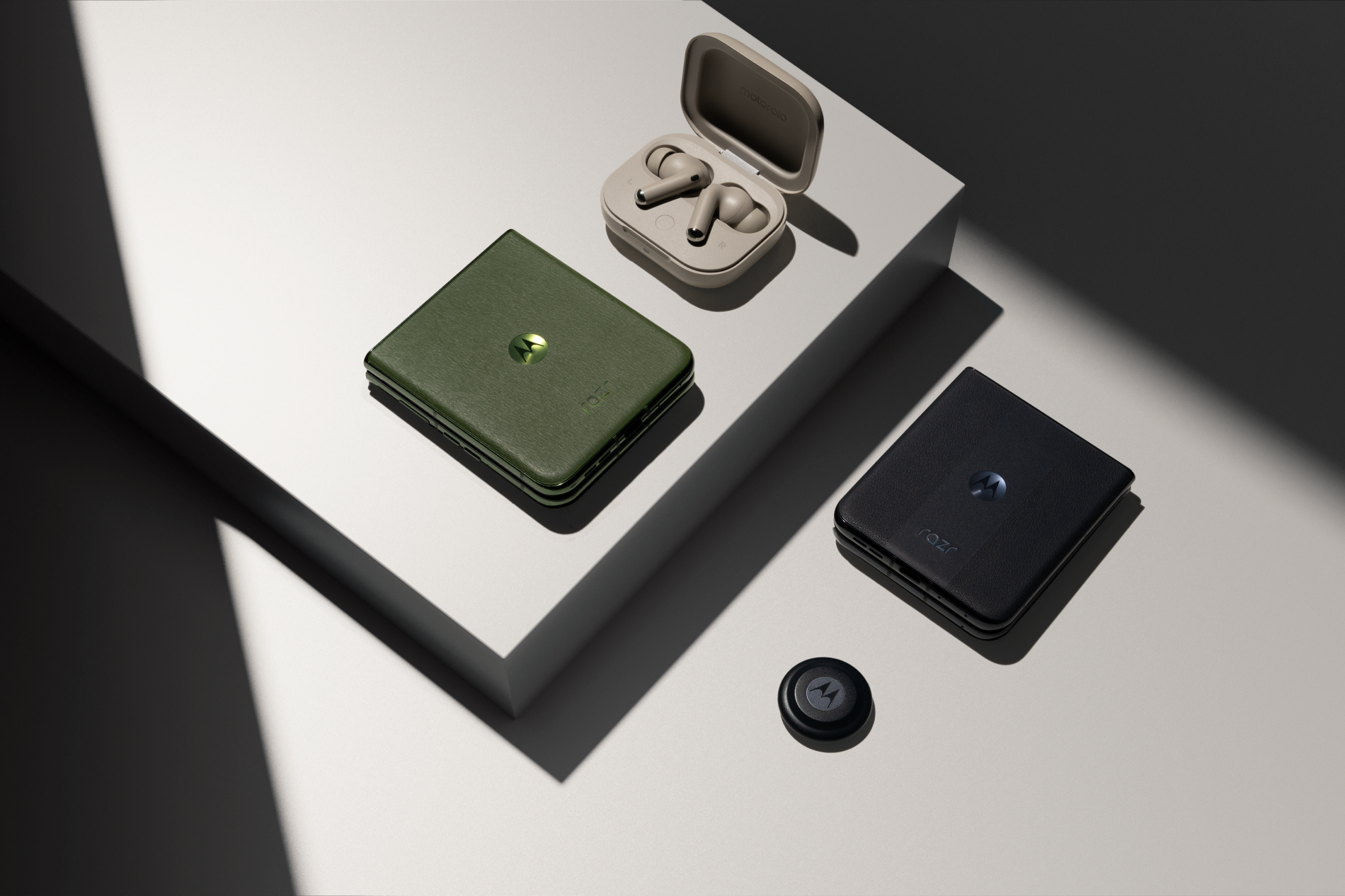 Imagen principal del artículo: Cómo configurar moto tag, el accesorio para encontrar tus pertenencias y sacar fotos a distancia