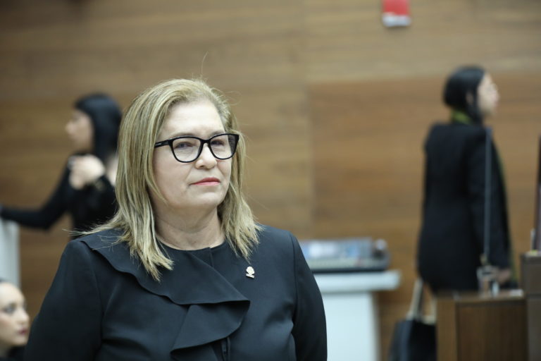 Diputada propone flexibilizar pago de cuotas de seguridad social para trabajadores independientes