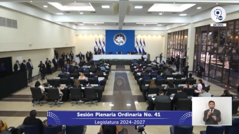 Congreso de El Salvador aprueba cambio para acelerar procesos de reforma constitucional