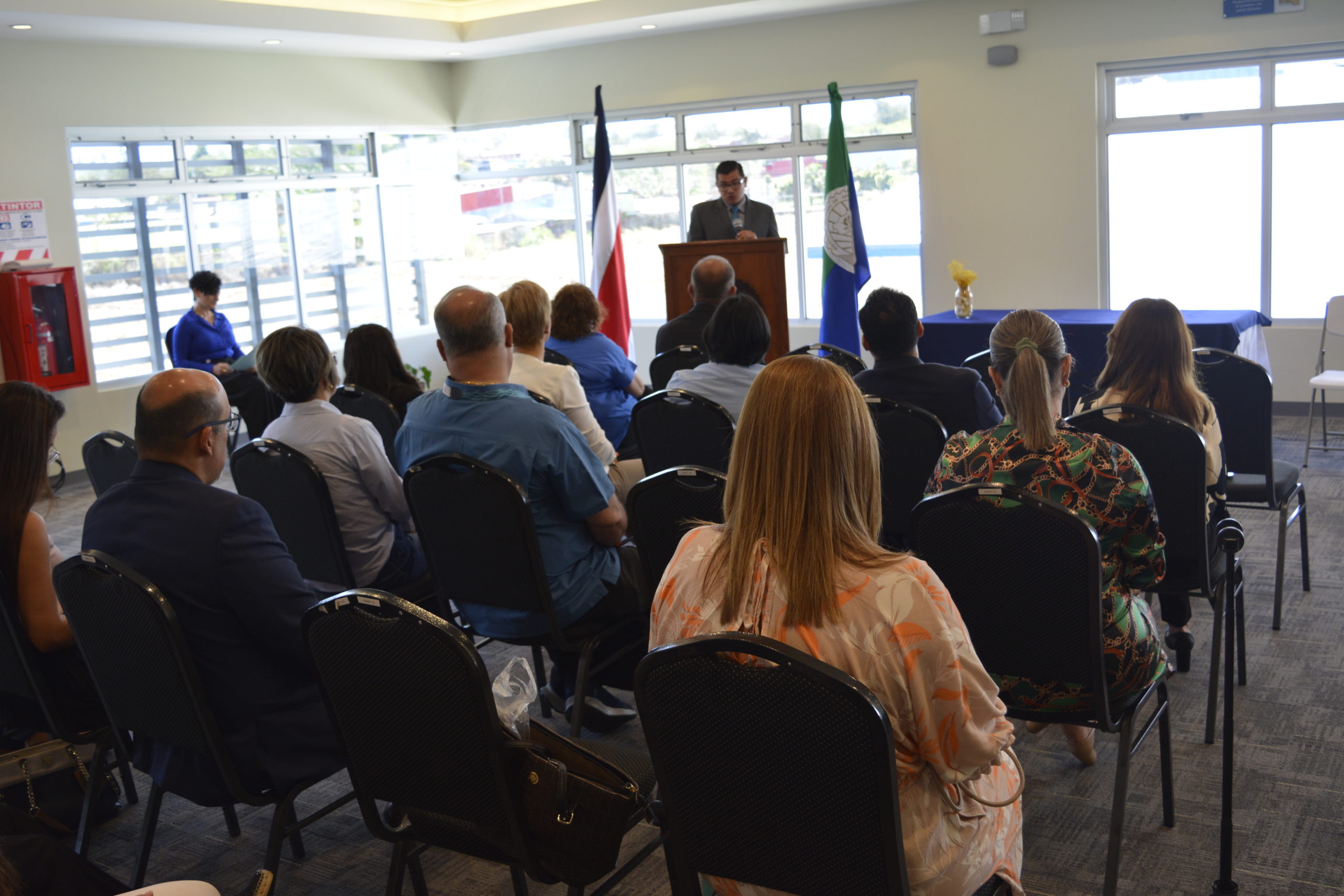 Imagen principal del artículo: INA inaugura su primer cuarto limpio para capacitar a personas en Industria Médica