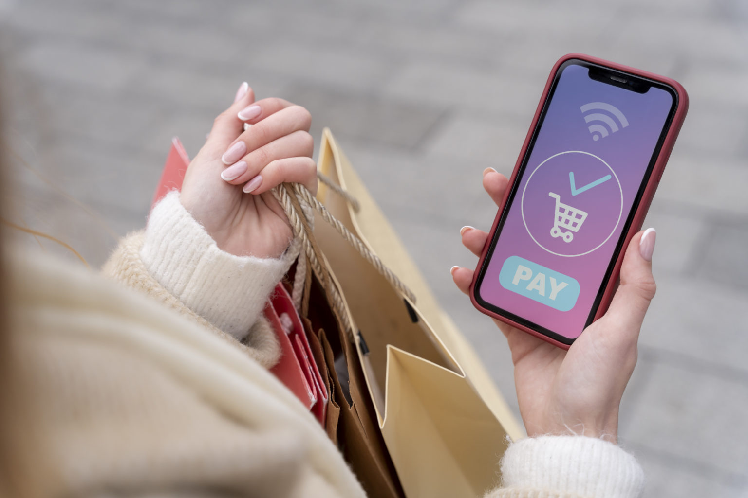 Imagen principal del artículo: Más costarricenses eligen su celular para comprar en línea, según datos de Tiendamia
