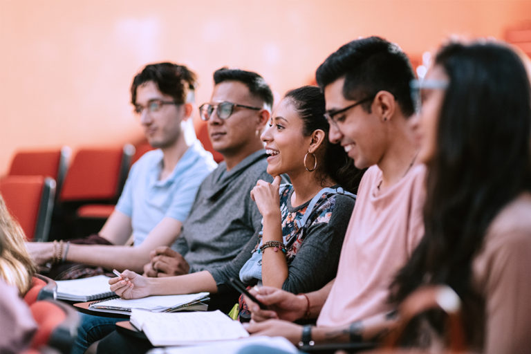 Empresa ofrece 80 becas para capacitar jóvenes en computación en la nube