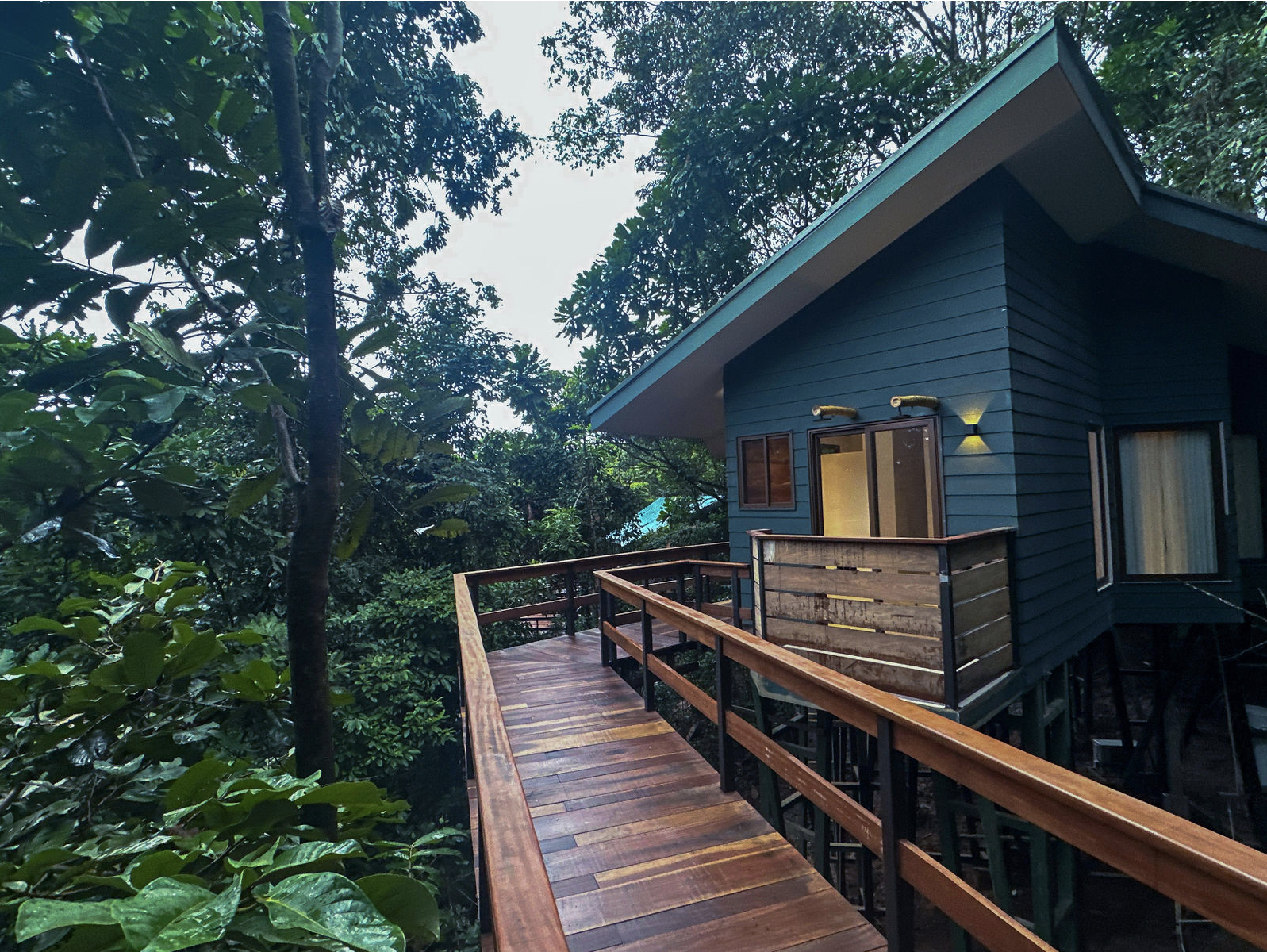 Imagen principal del artículo: Chachagua Rainforest Hotel & Hot Springs incursa en el segmento de hospedaje de lujo solo para adultos con sus Tree Houses