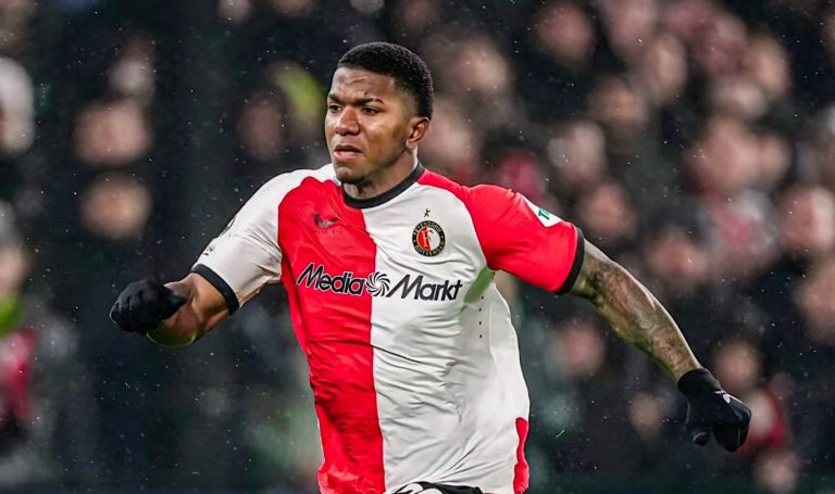 Jeyland Mitchell aprovechó al máximo los minutos que disputó ante el Bayern Múnich en Champions League